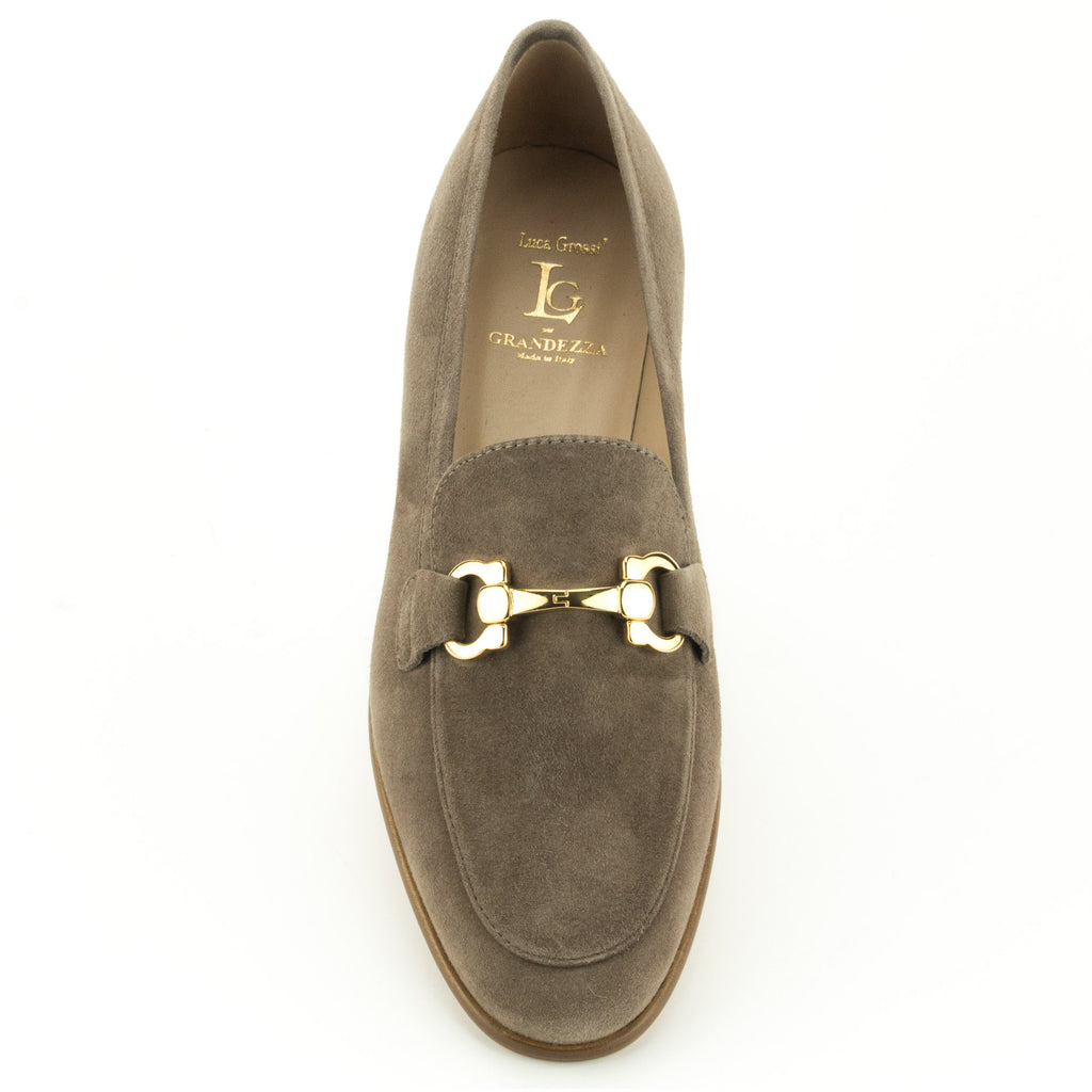 Loafer in Beige aus Wildleder mit goldfarbener Schnalle